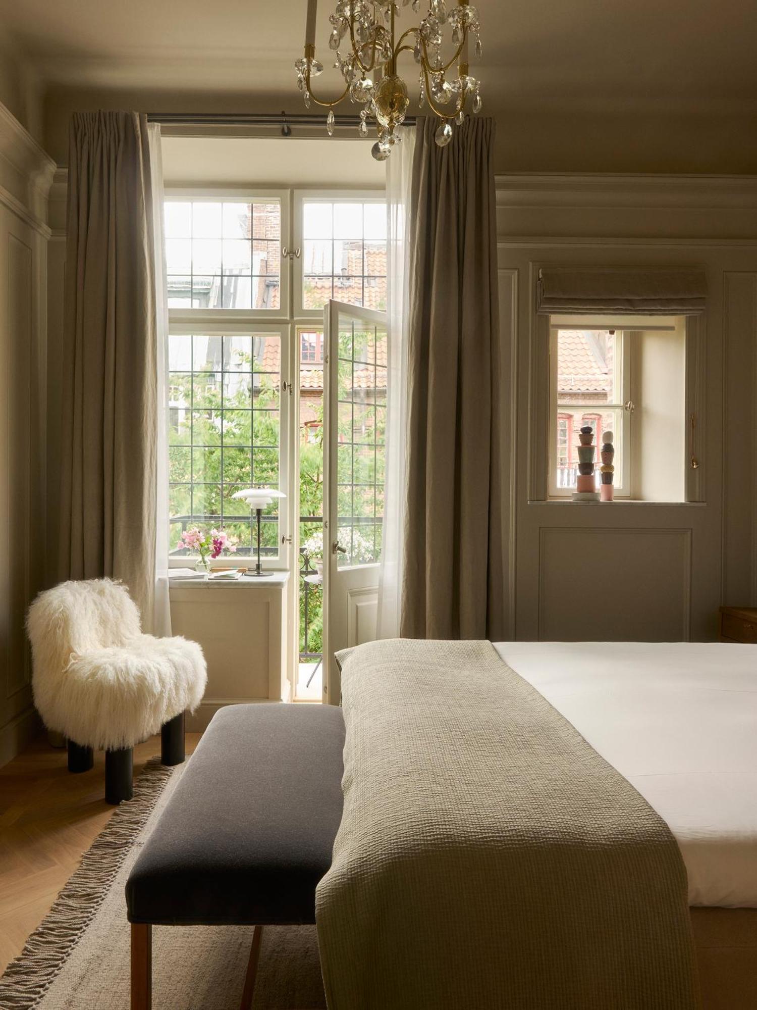 Double Room,978790966:JPEG